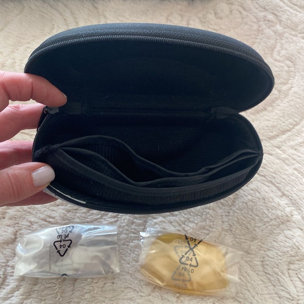 Cavalo Eye Glasses Case with additional lenses - Picture 3 of 7